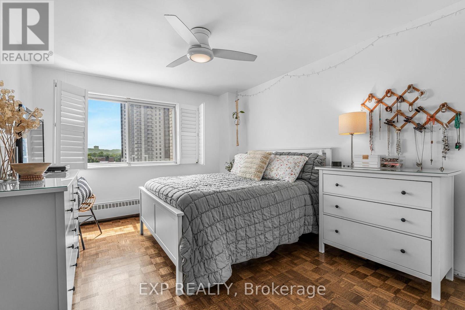 509 - 15 Towering Heights Boulevard, St. Catharines (Glendale/Glenridge), ON - Indoor Photo Showing Bedroom
