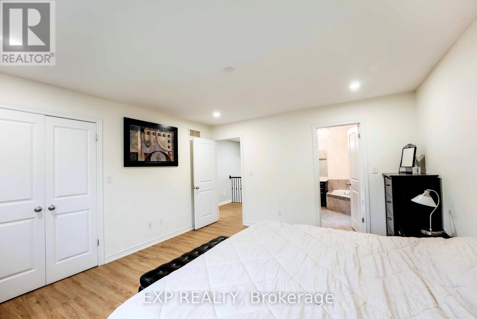 8583 Forestview Boulevard, Niagara Falls (Forestview), ON - Indoor Photo Showing Bedroom