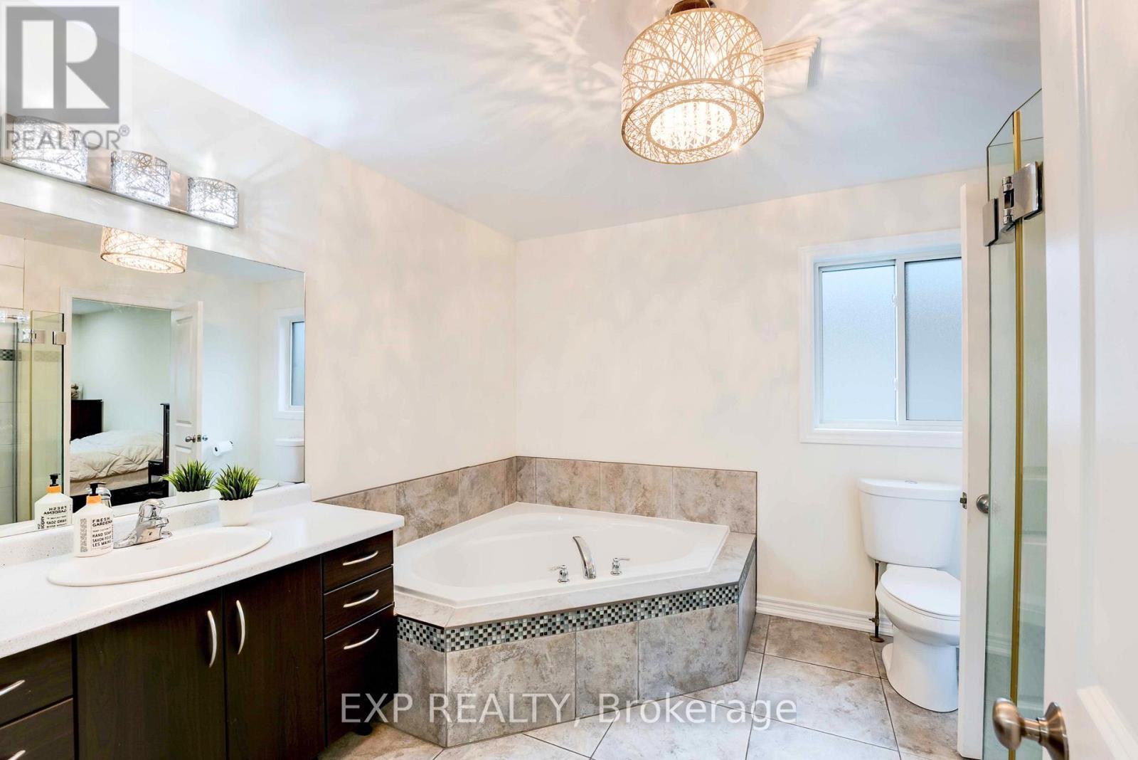8583 Forestview Boulevard, Niagara Falls (Forestview), ON - Indoor Photo Showing Bathroom