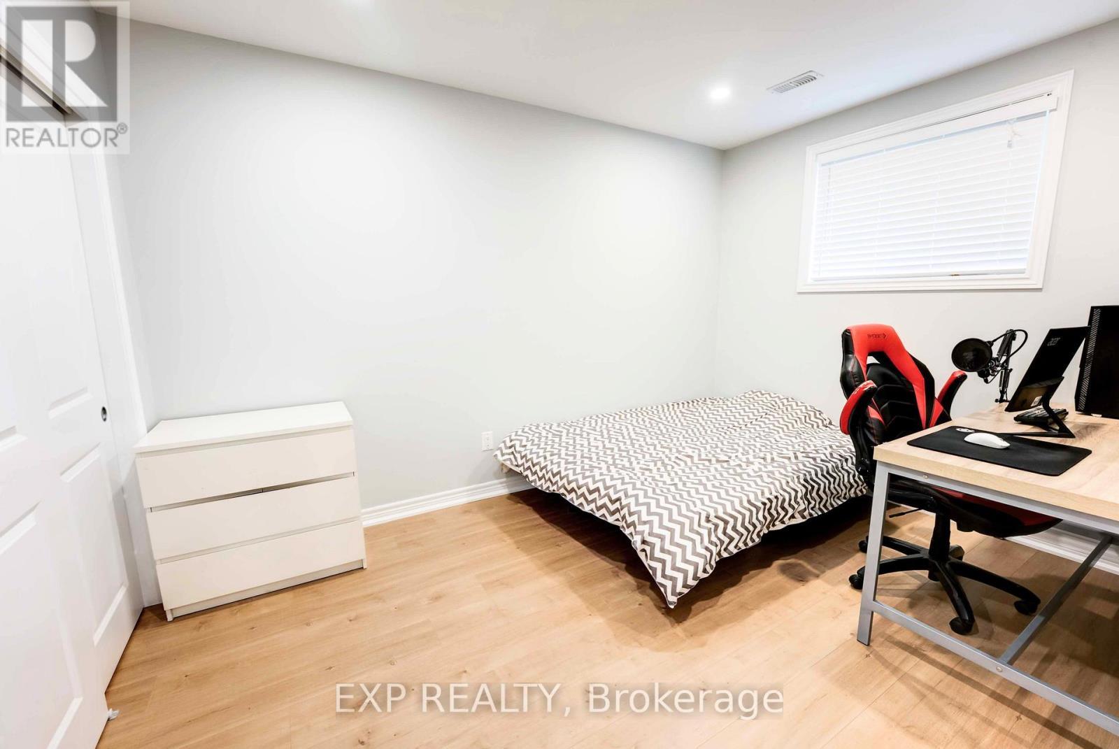 8583 Forestview Boulevard, Niagara Falls (Forestview), ON - Indoor Photo Showing Bedroom