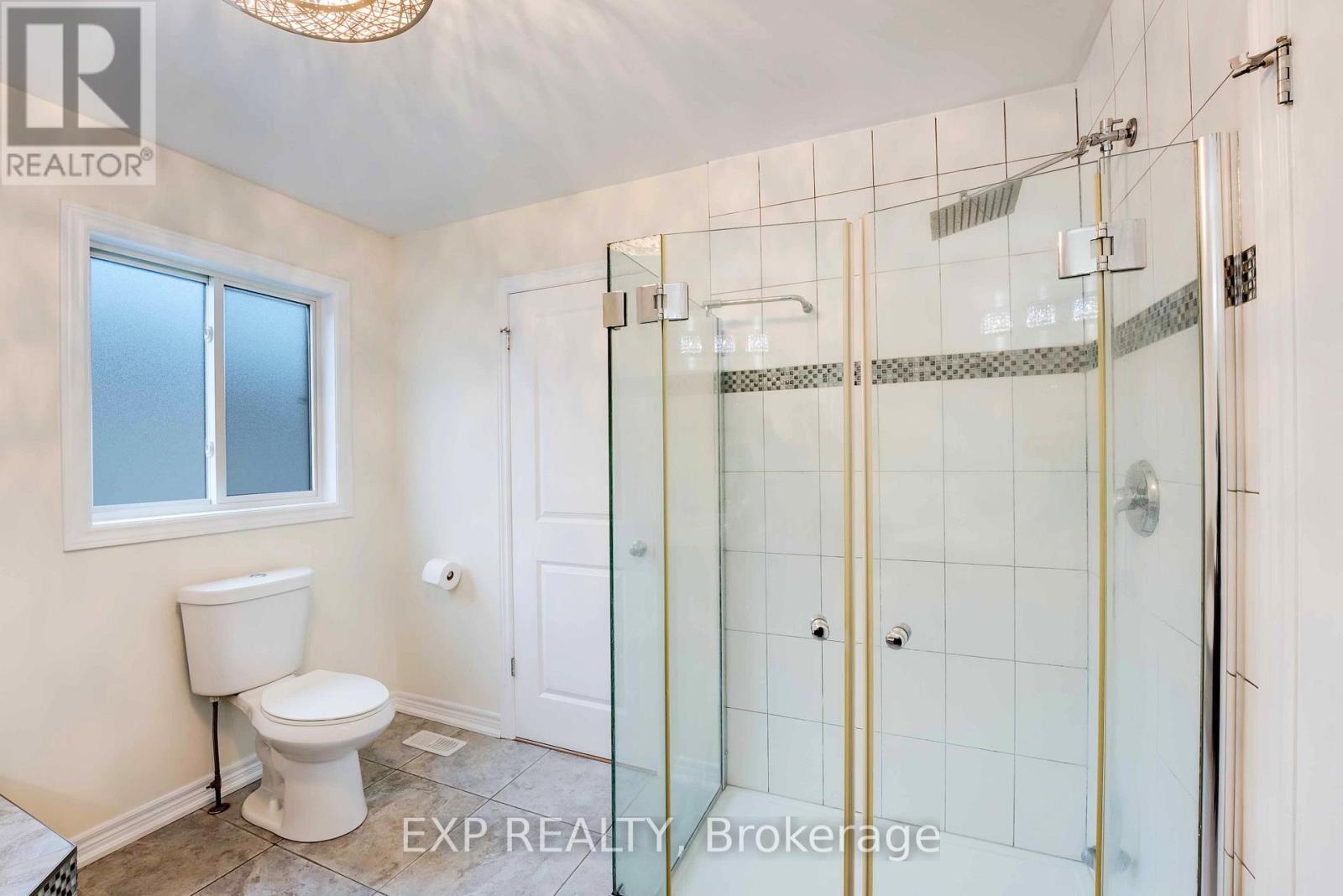 8583 Forestview Boulevard, Niagara Falls (Forestview), ON - Indoor Photo Showing Bathroom