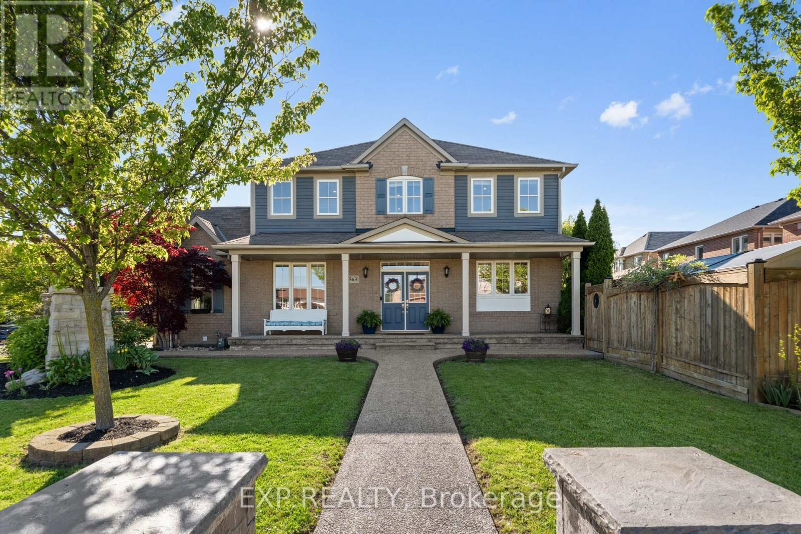 563 Fifty Road, Hamilton (Winona Park), ON - Outdoor With Deck Patio Veranda With Facade