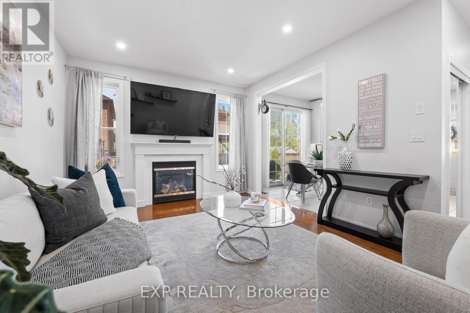 563 Fifty Road, Hamilton (Winona Park), ON - Indoor Photo Showing Living Room With Fireplace