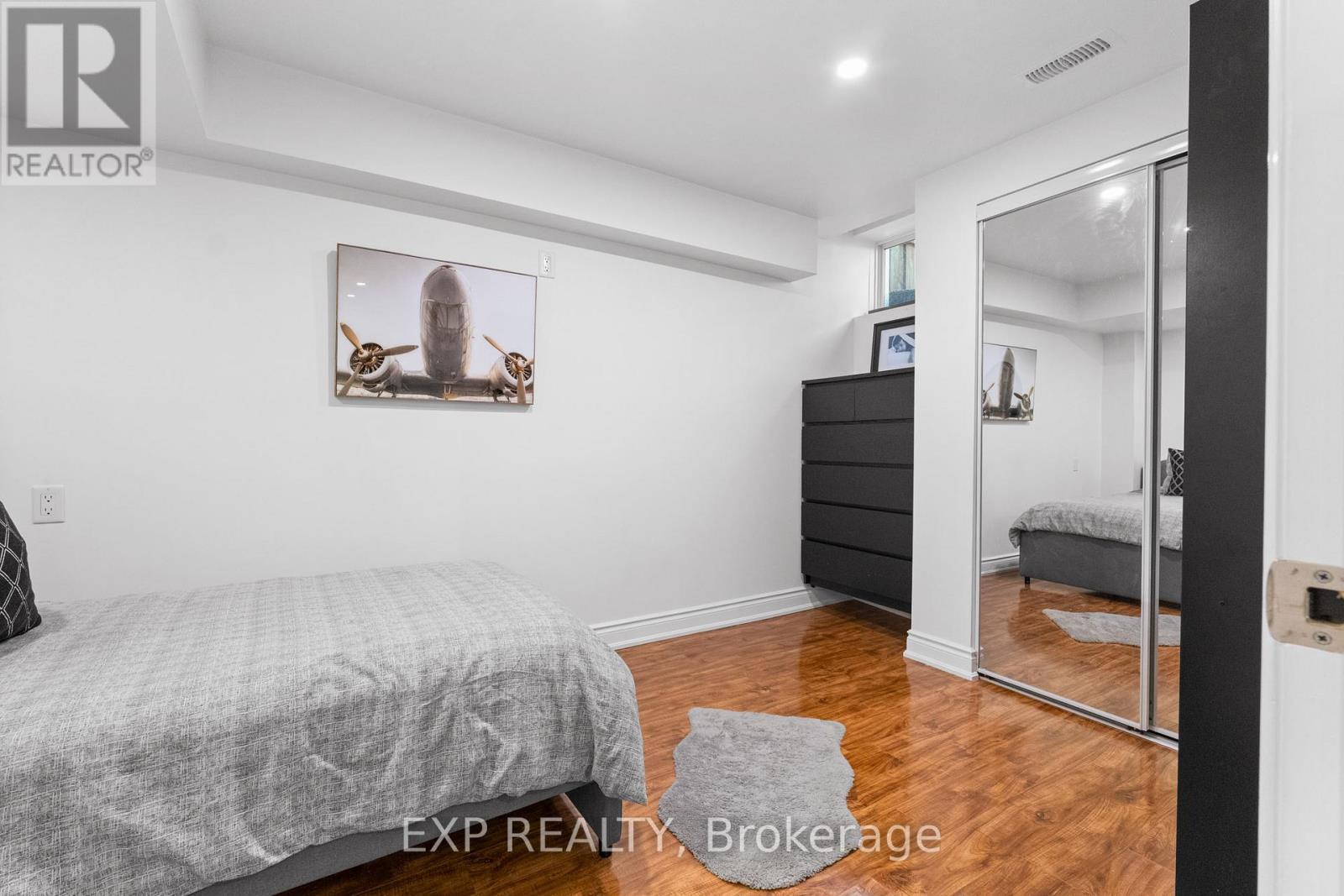 563 Fifty Road, Hamilton (Winona Park), ON - Indoor Photo Showing Bedroom