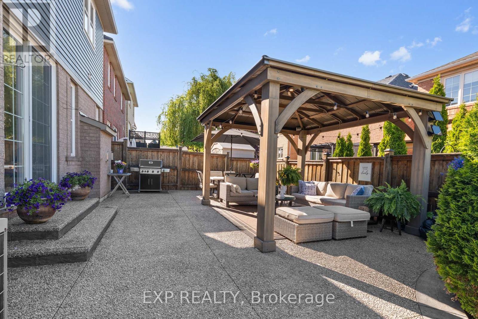 563 Fifty Road, Hamilton (Winona Park), ON - Outdoor With Exterior