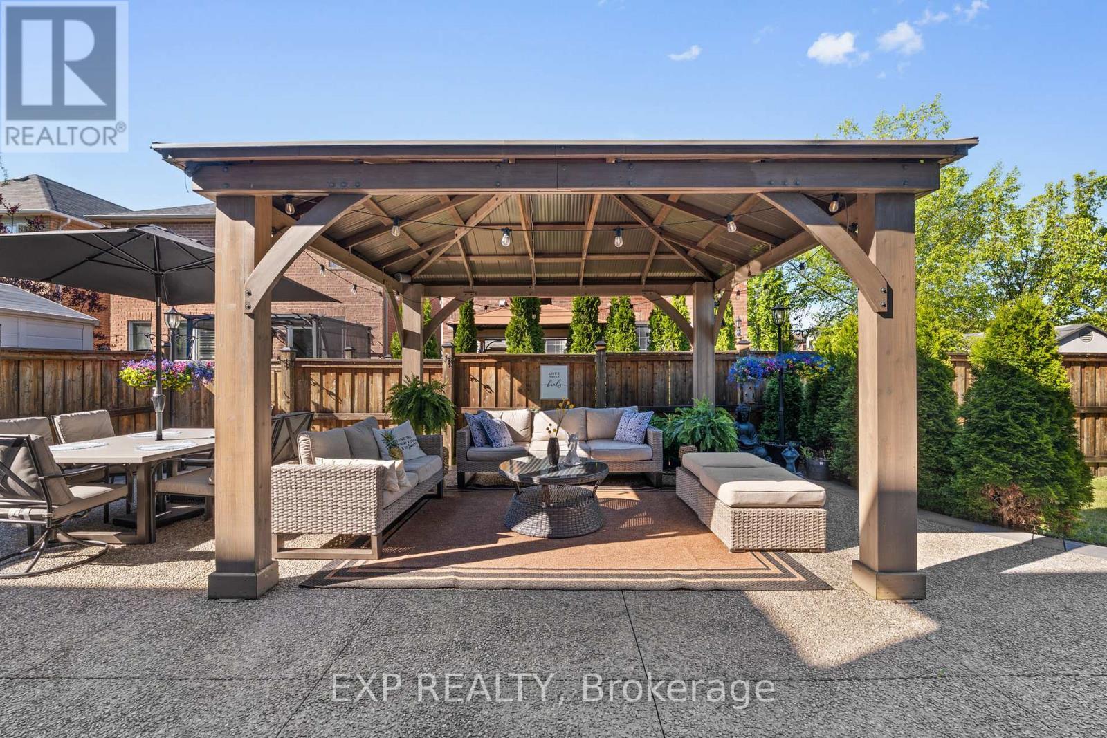 563 Fifty Road, Hamilton (Winona Park), ON - Outdoor With Deck Patio Veranda