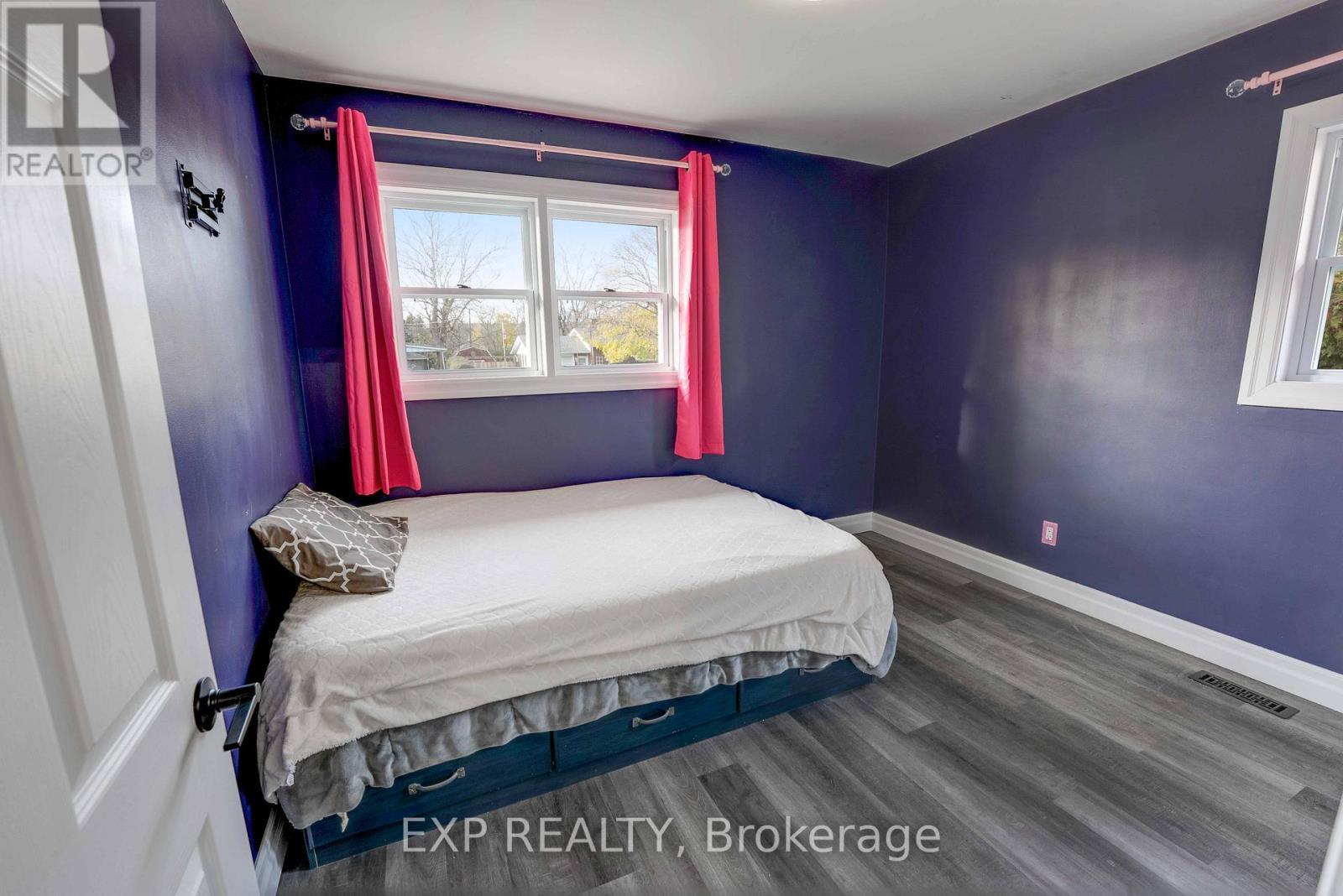 3426 Strang Drive, Niagara Falls (Chippawa), ON - Indoor Photo Showing Bedroom