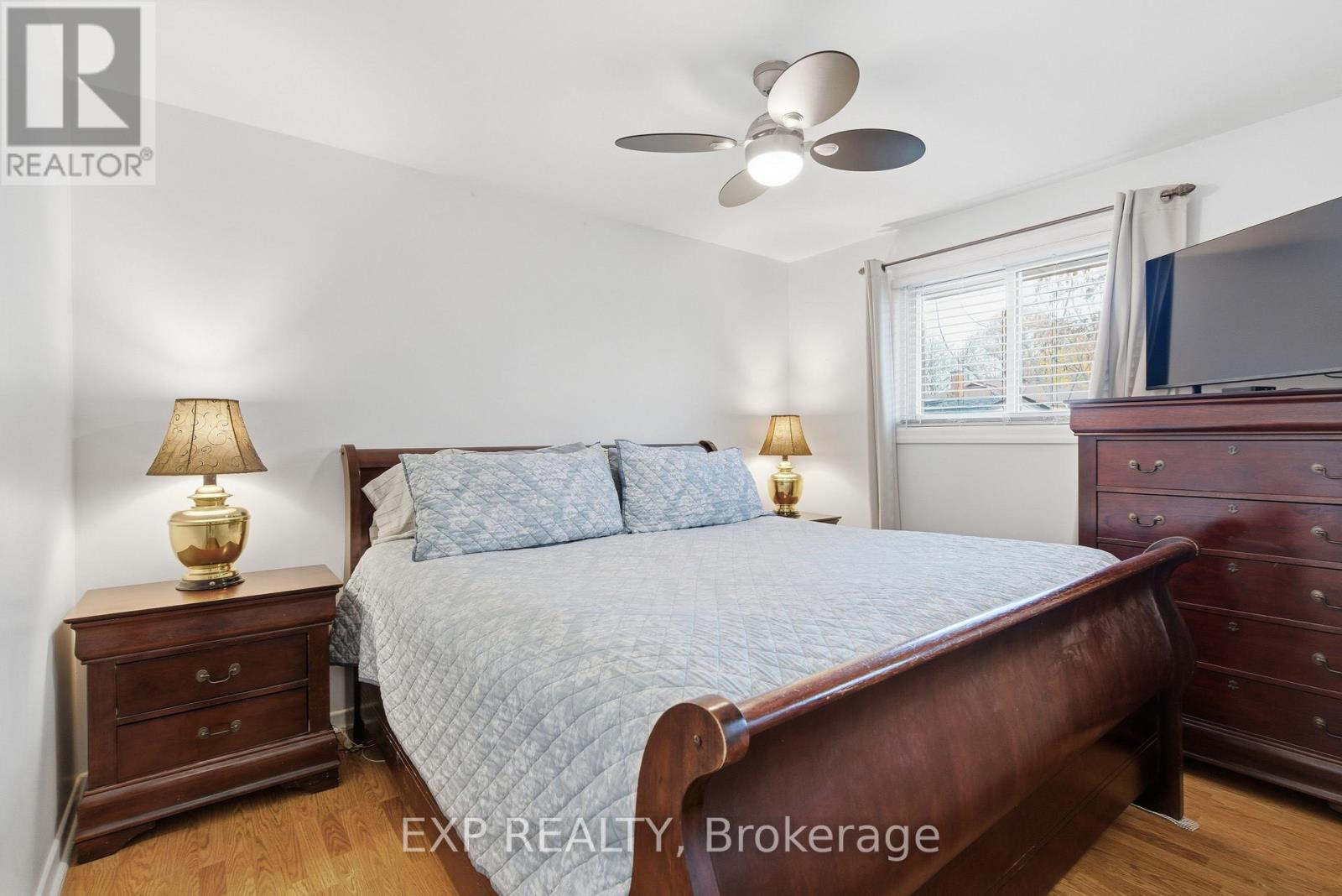 510 1/2 Niagara Street, St. Catharines (Vine/Linwell), ON - Indoor Photo Showing Bedroom