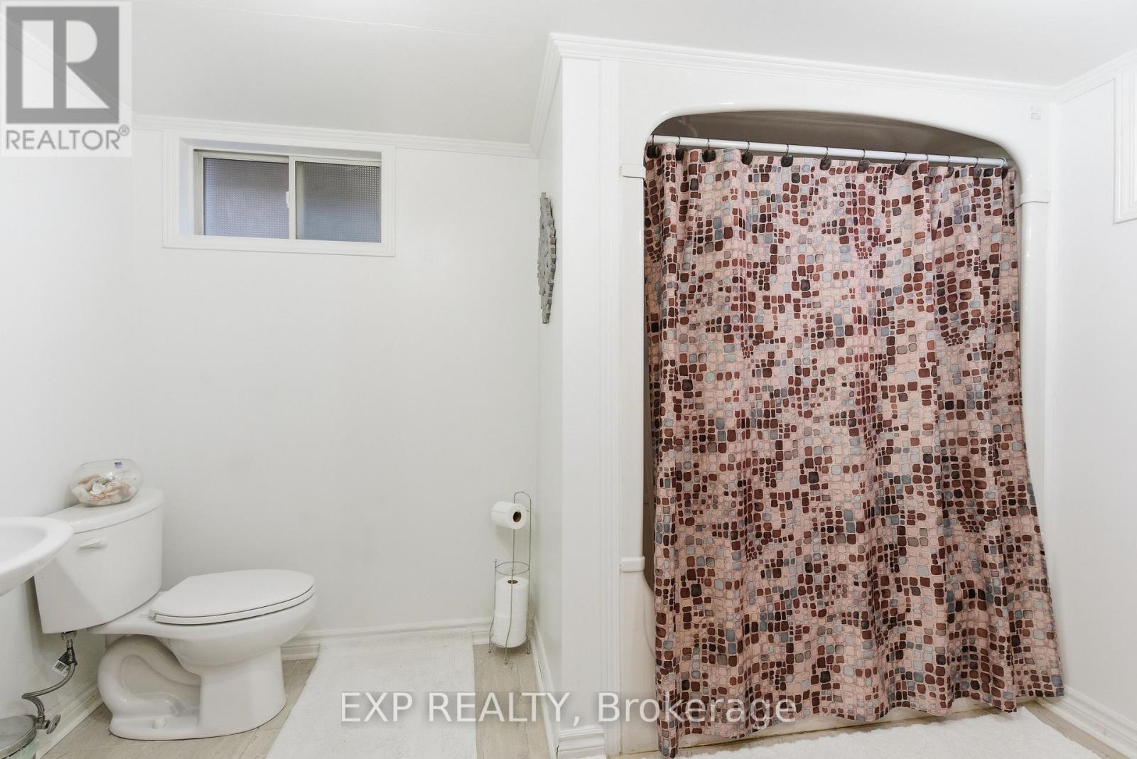 510 1/2 Niagara Street, St. Catharines (Vine/Linwell), ON - Indoor Photo Showing Bathroom