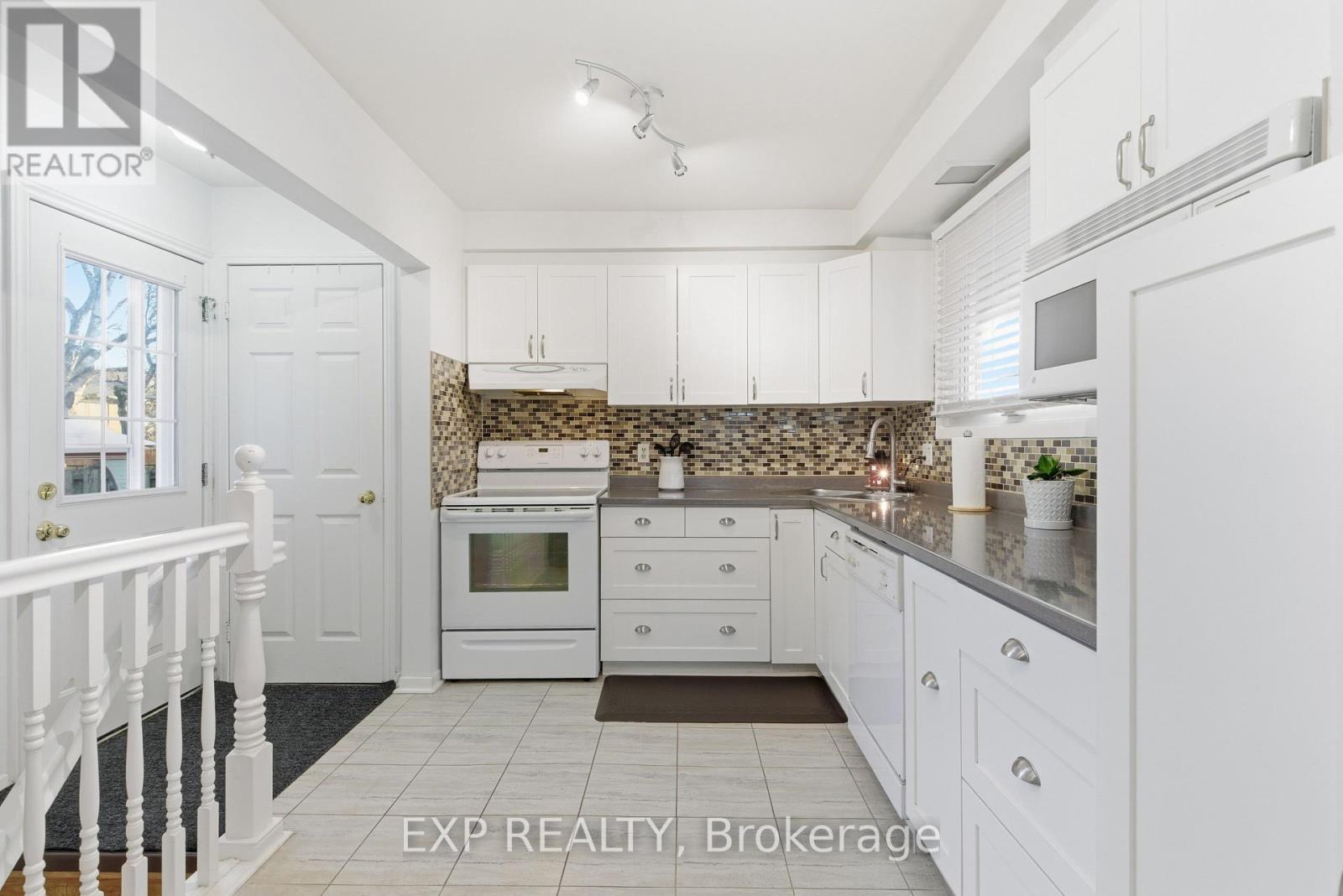 510 1/2 Niagara Street, St. Catharines (Vine/Linwell), ON - Indoor Photo Showing Kitchen
