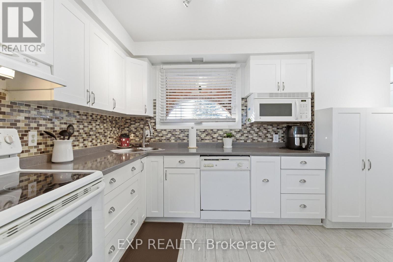 510 1/2 Niagara Street, St. Catharines (Vine/Linwell), ON - Indoor Photo Showing Kitchen