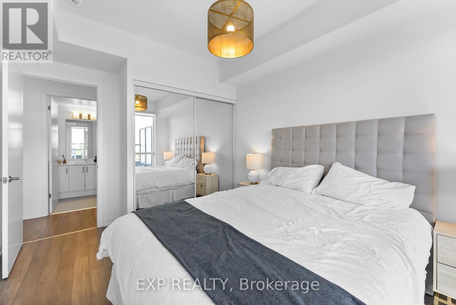 219 - 550 North Service Road, Grimsby (Grimsby Beach), ON - Indoor Photo Showing Bedroom