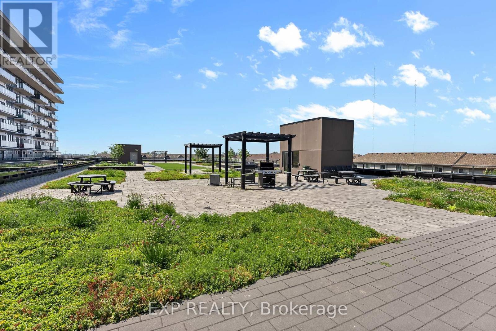 219 - 550 North Service Road, Grimsby (Grimsby Beach), ON - Outdoor