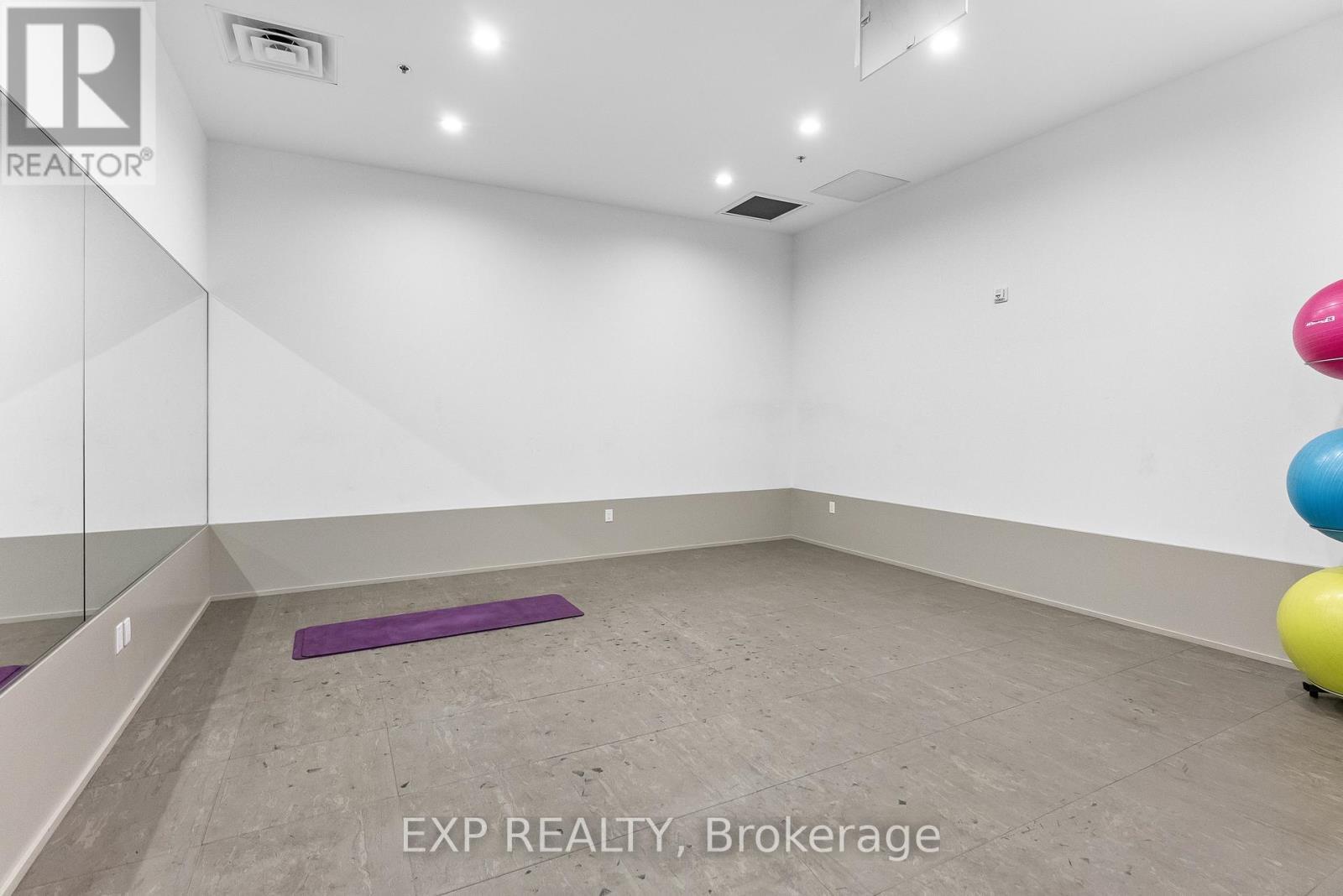 219 - 550 North Service Road, Grimsby (Grimsby Beach), ON - Indoor Photo Showing Other Room