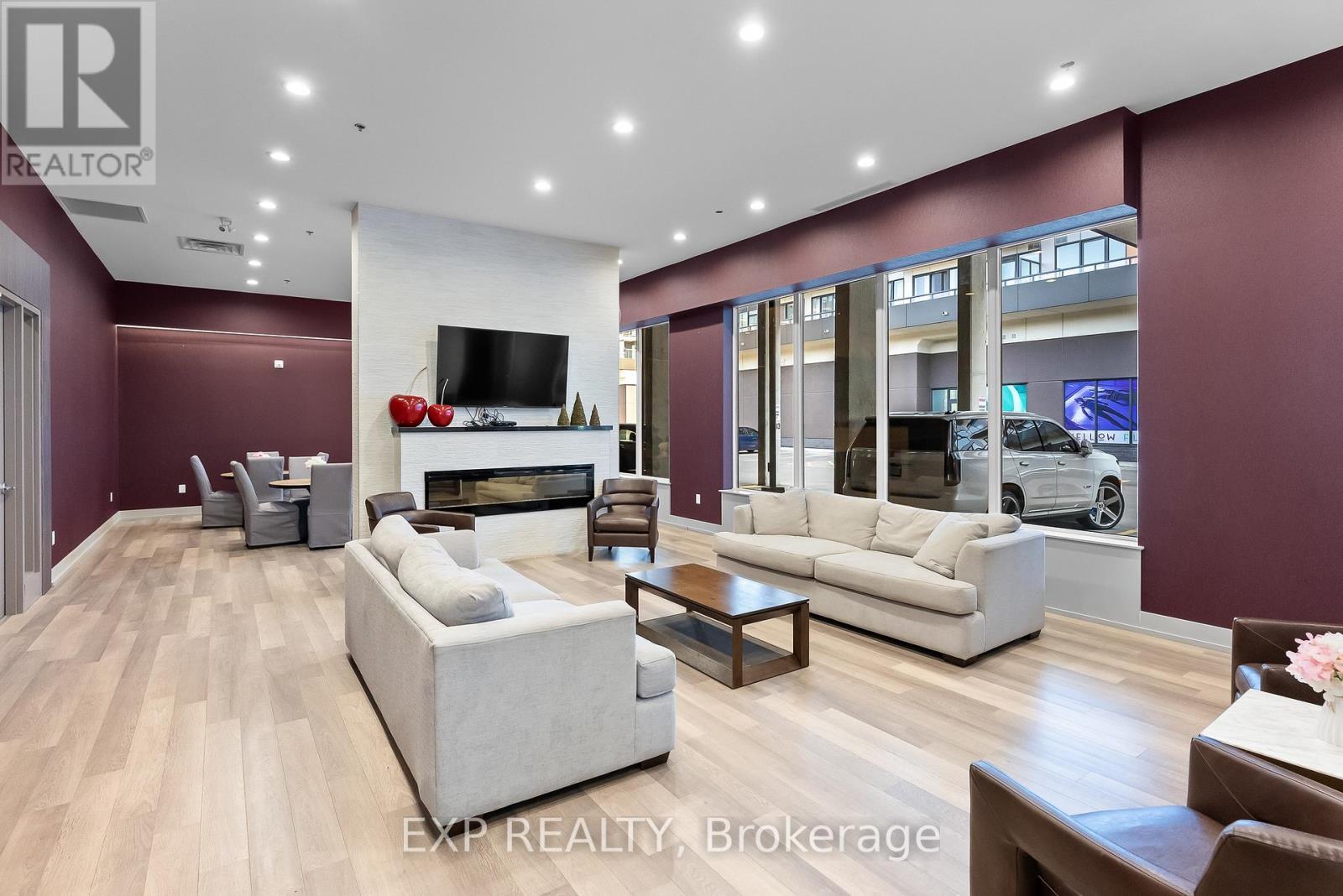 219 - 550 North Service Road, Grimsby (Grimsby Beach), ON - Indoor Photo Showing Living Room With Fireplace