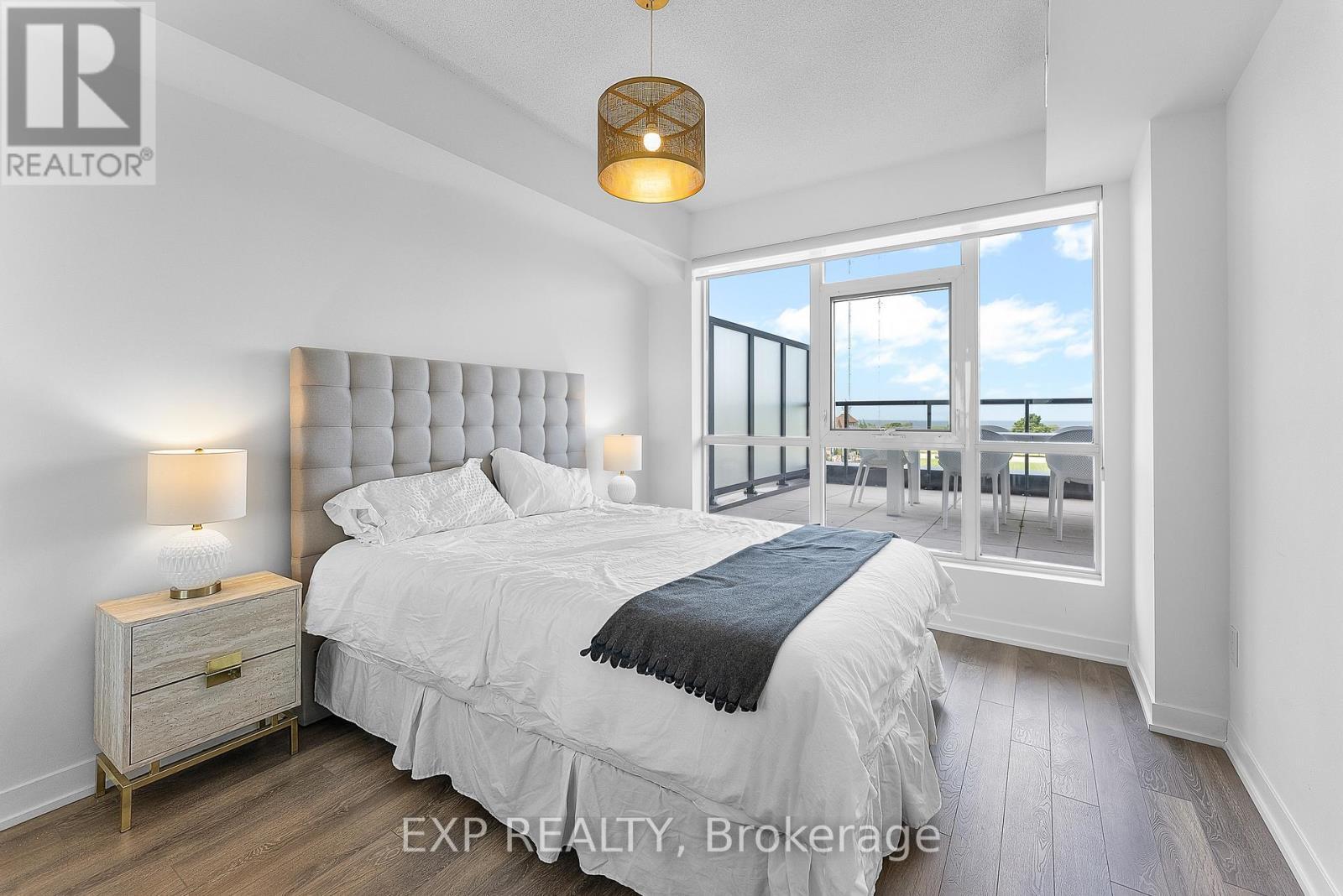 219 - 550 North Service Road, Grimsby (Grimsby Beach), ON - Indoor Photo Showing Bedroom