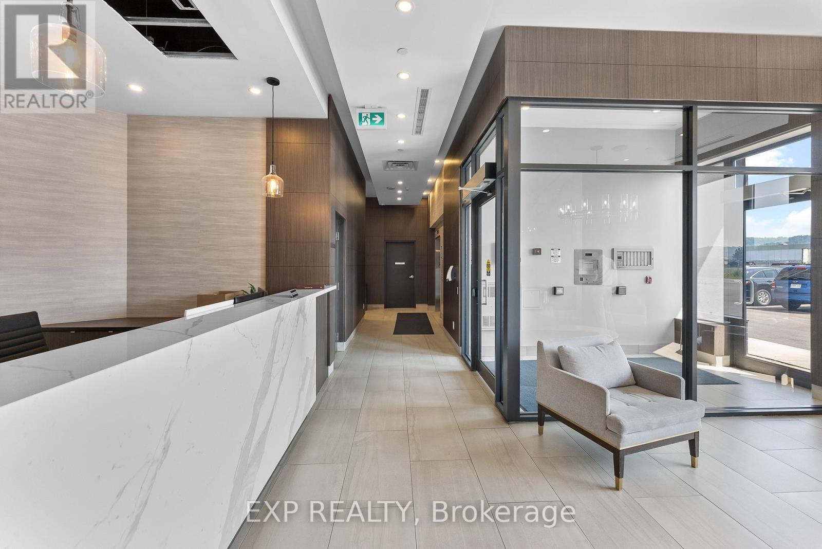 219 - 550 North Service Road, Grimsby (Grimsby Beach), ON - Indoor Photo Showing Other Room