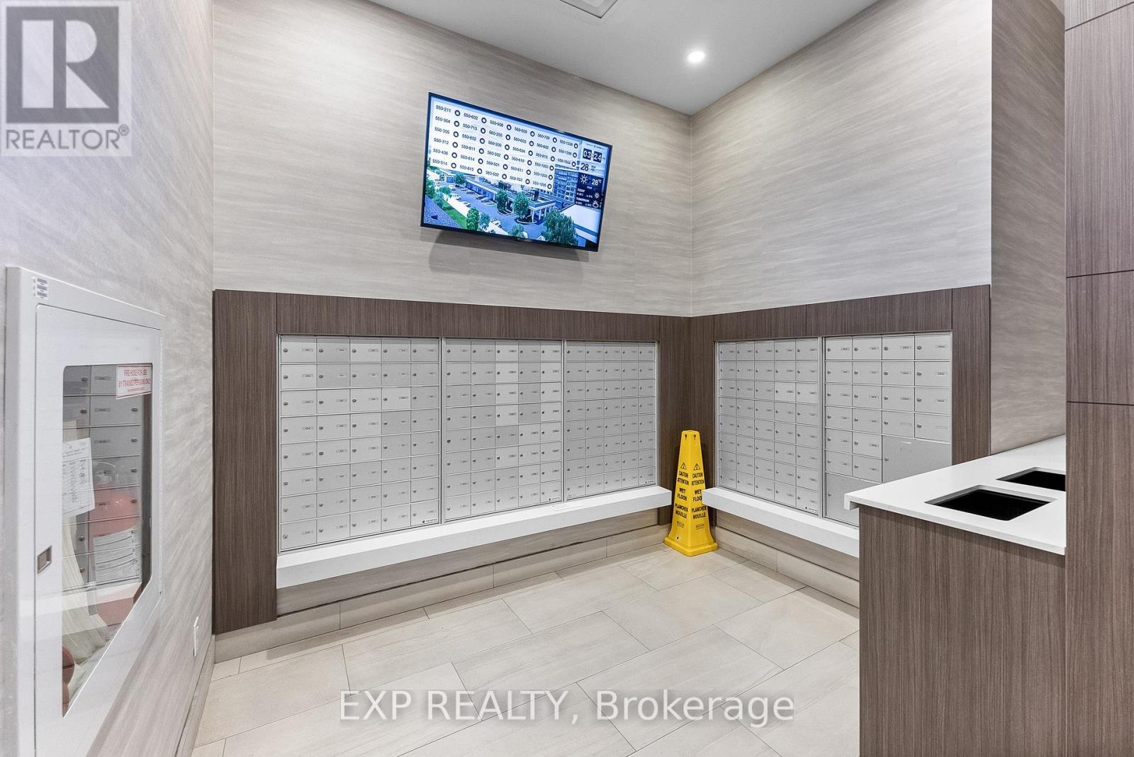 219 - 550 North Service Road, Grimsby (Grimsby Beach), ON - Indoor