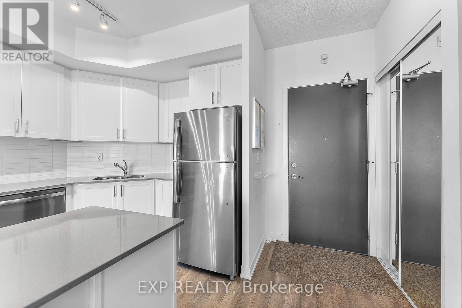 219 - 550 North Service Road, Grimsby (Grimsby Beach), ON - Indoor Photo Showing Kitchen With Double Sink