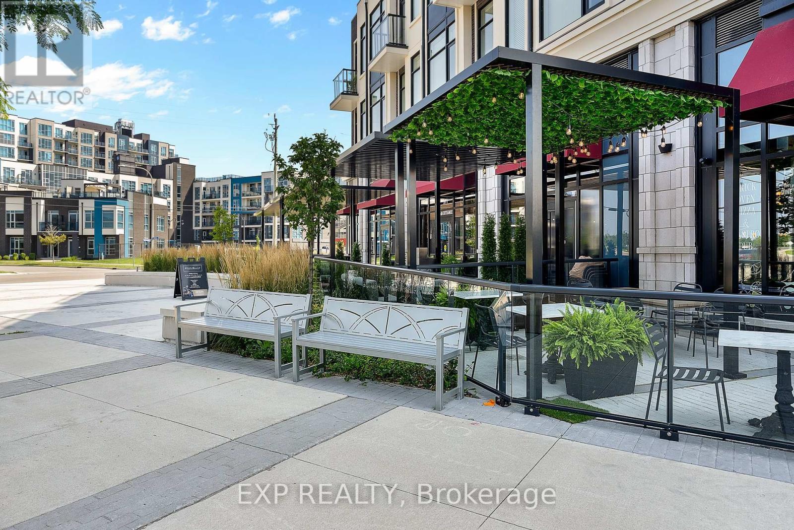 219 - 550 North Service Road, Grimsby (Grimsby Beach), ON - Outdoor