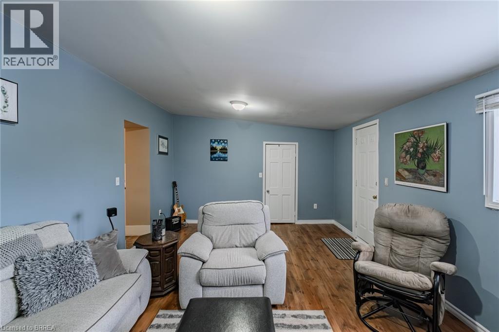96 Emilie Street, Brantford, ON - Indoor Photo Showing Living Room