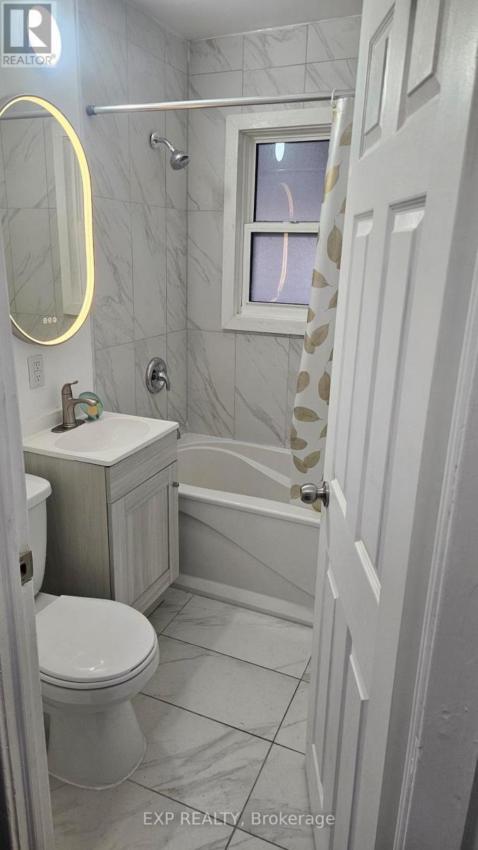 4 piece bath - 6318 Skinner Street, Niagara Falls (Arad/Fallsview), ON - Indoor Photo Showing Bathroom