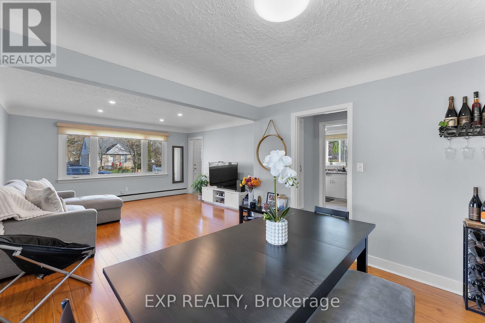 6 Hallcrest Avenue, St. Catharines (Vine/Linwell), ON - Indoor Photo Showing Living Room