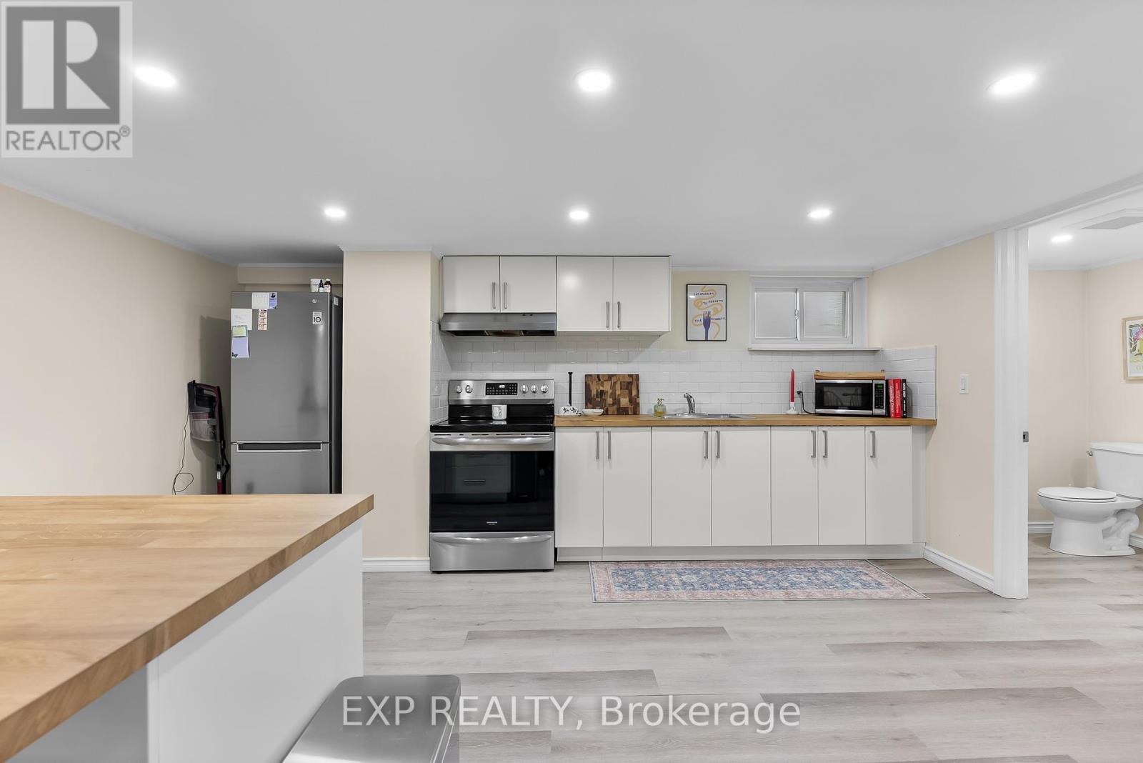 6 Hallcrest Avenue, St. Catharines (Vine/Linwell), ON - Indoor Photo Showing Kitchen