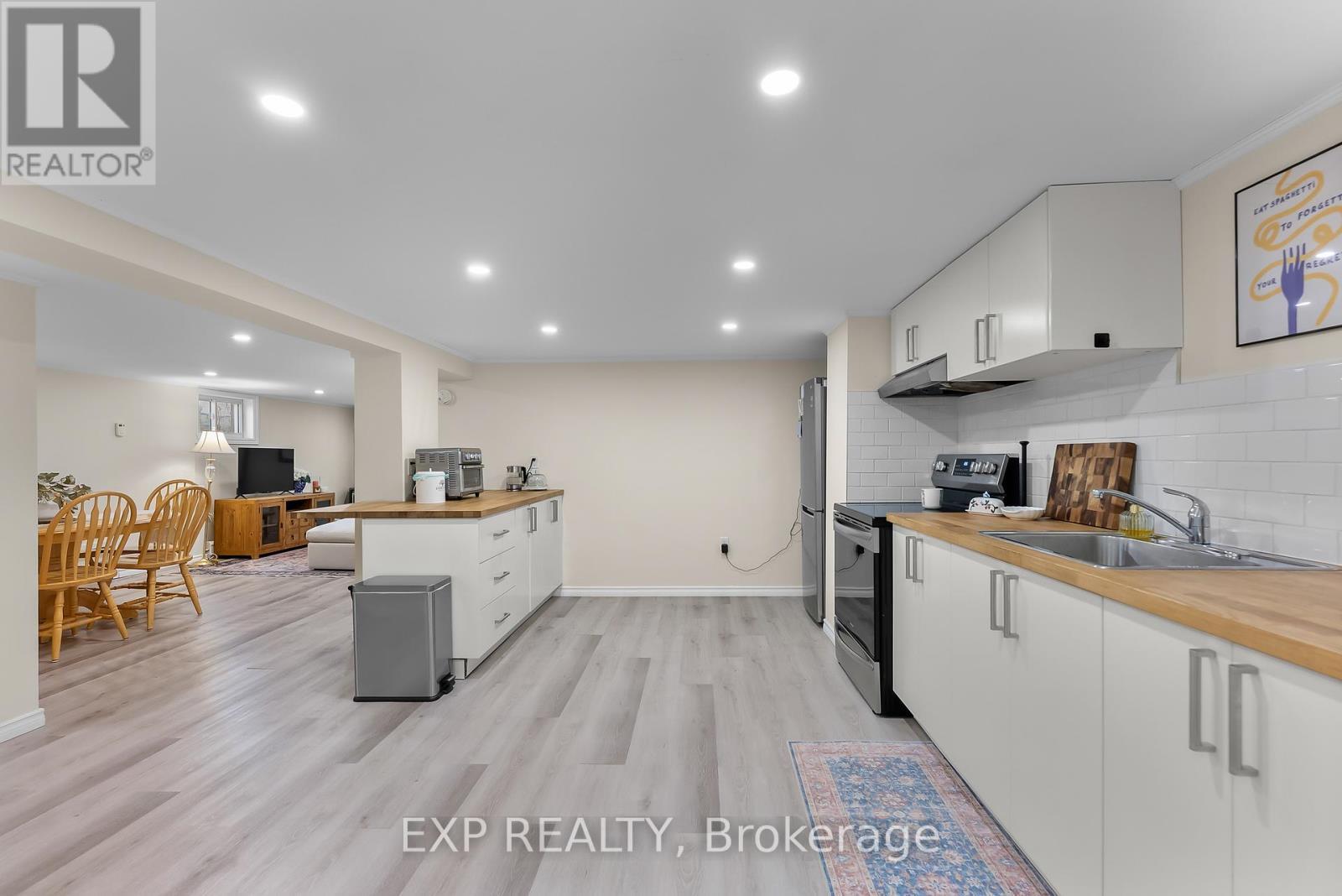6 Hallcrest Avenue, St. Catharines (Vine/Linwell), ON - Indoor Photo Showing Kitchen