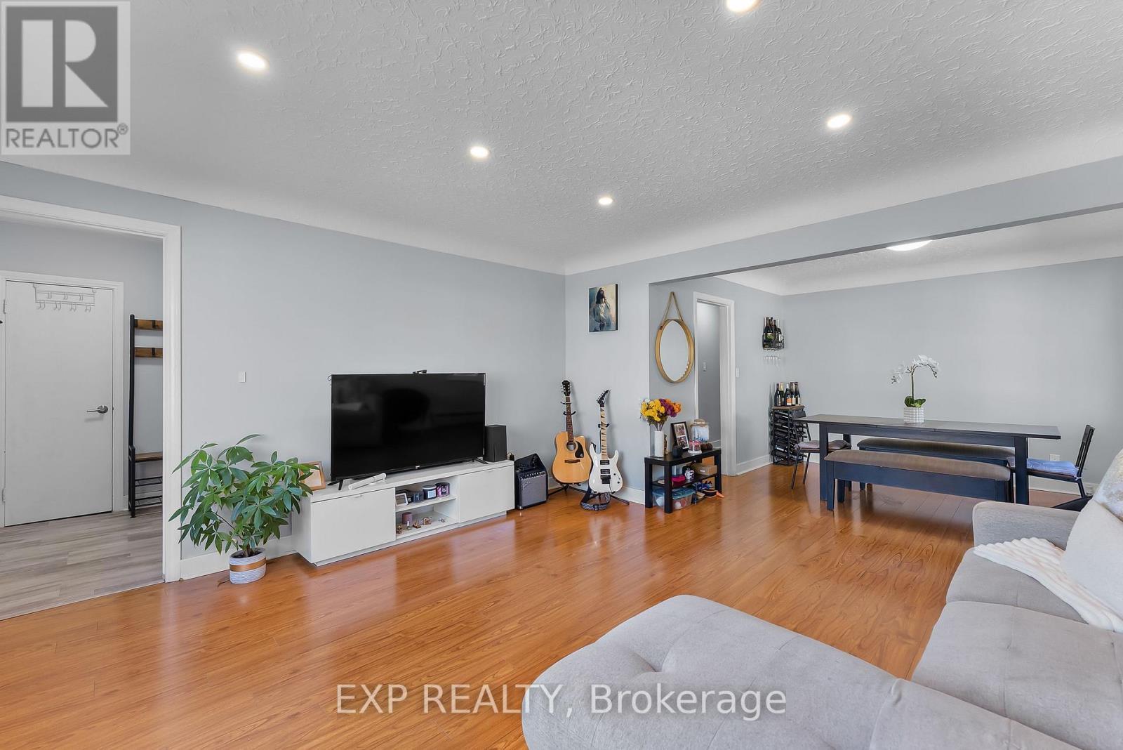 6 Hallcrest Avenue, St. Catharines (Vine/Linwell), ON - Indoor Photo Showing Living Room