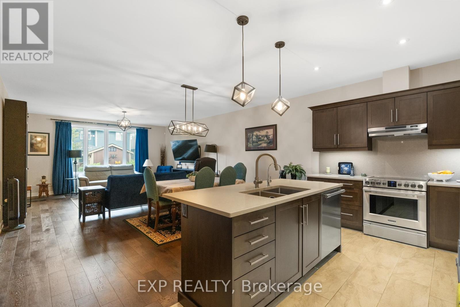 25 Andrew Lane, Thorold (Hurricane/Merrittville), ON - Indoor Photo Showing Kitchen With Stainless Steel Kitchen With Double Sink With Upgraded Kitchen