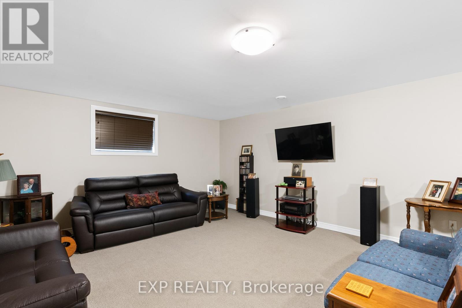 25 Andrew Lane, Thorold (Hurricane/Merrittville), ON - Indoor Photo Showing Living Room