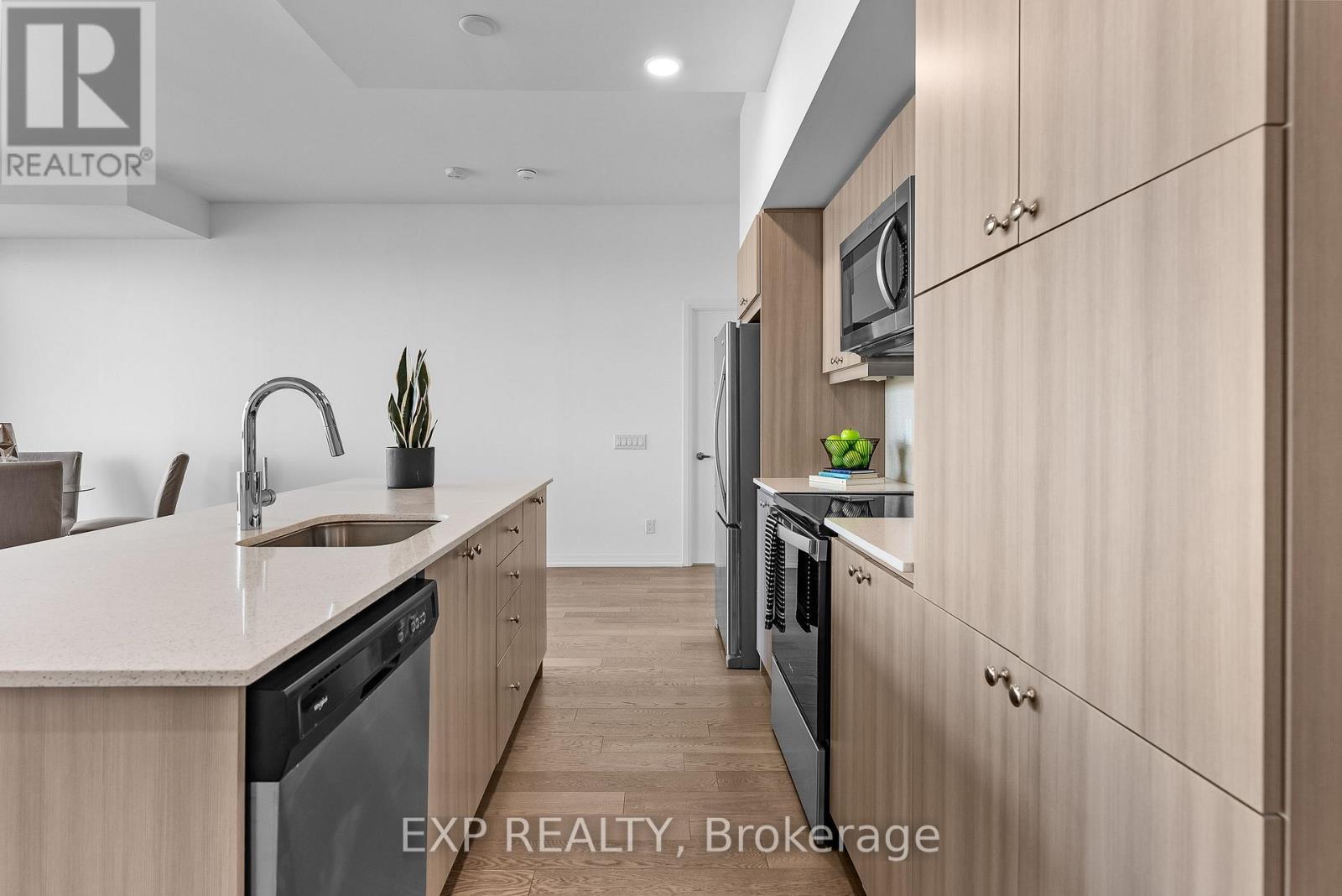 814 - 7711 Green Vista Gate, Niagara Falls (Oldfield), ON - Indoor Photo Showing Kitchen With Upgraded Kitchen