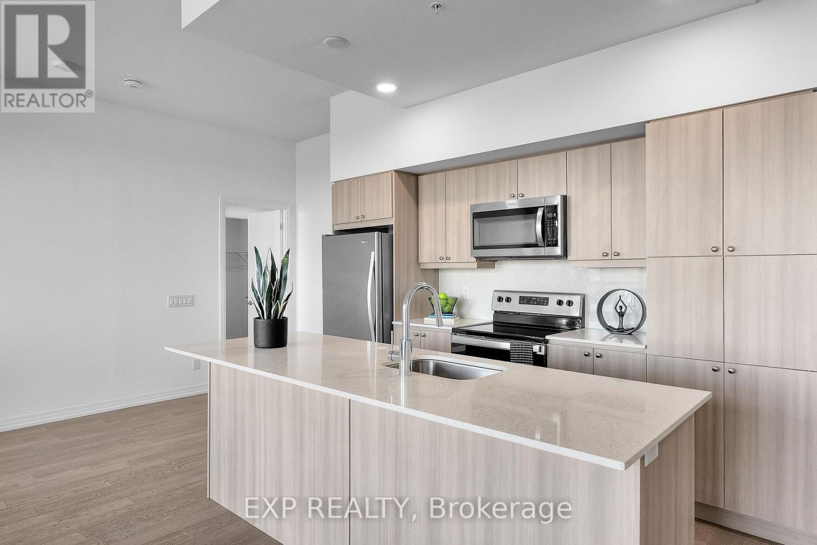 814 - 7711 Green Vista Gate, Niagara Falls (Oldfield), ON - Indoor Photo Showing Kitchen With Stainless Steel Kitchen