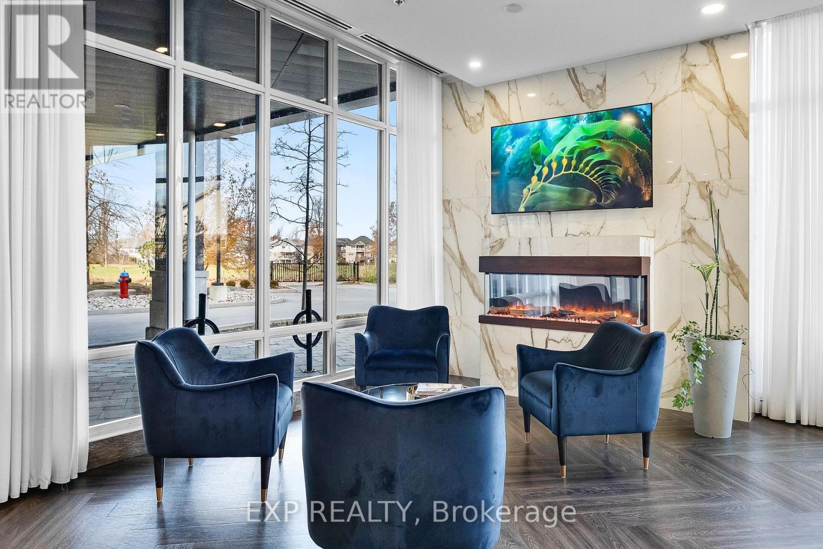 814 - 7711 Green Vista Gate, Niagara Falls (Oldfield), ON - Indoor With Fireplace