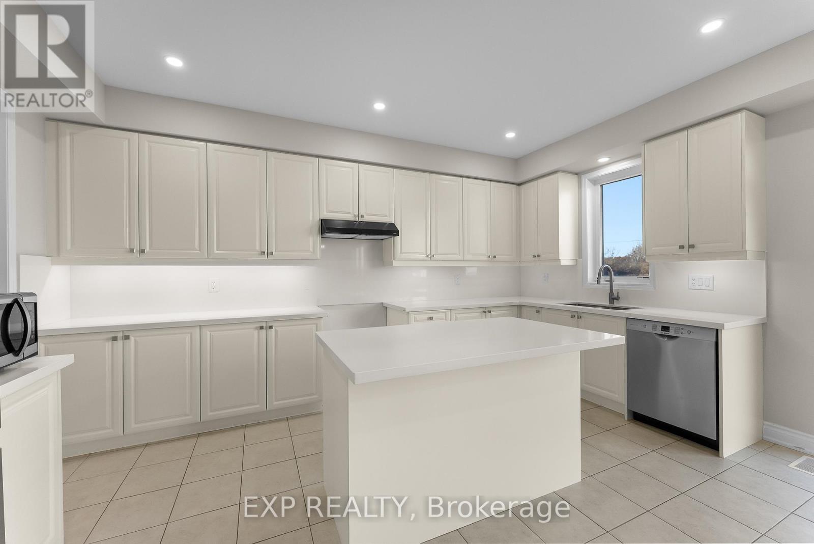 24 Esther Crescent, Thorold (Hurricane/Merrittville), ON - Indoor Photo Showing Kitchen
