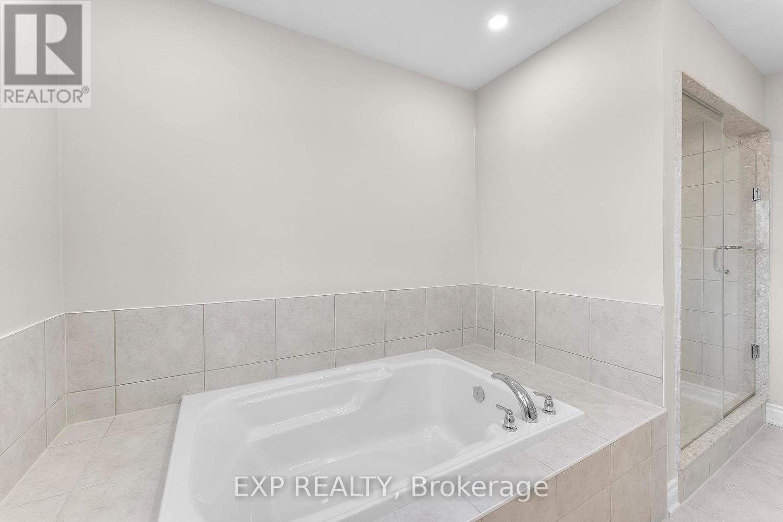 24 Esther Crescent, Thorold (Hurricane/Merrittville), ON - Indoor Photo Showing Bathroom