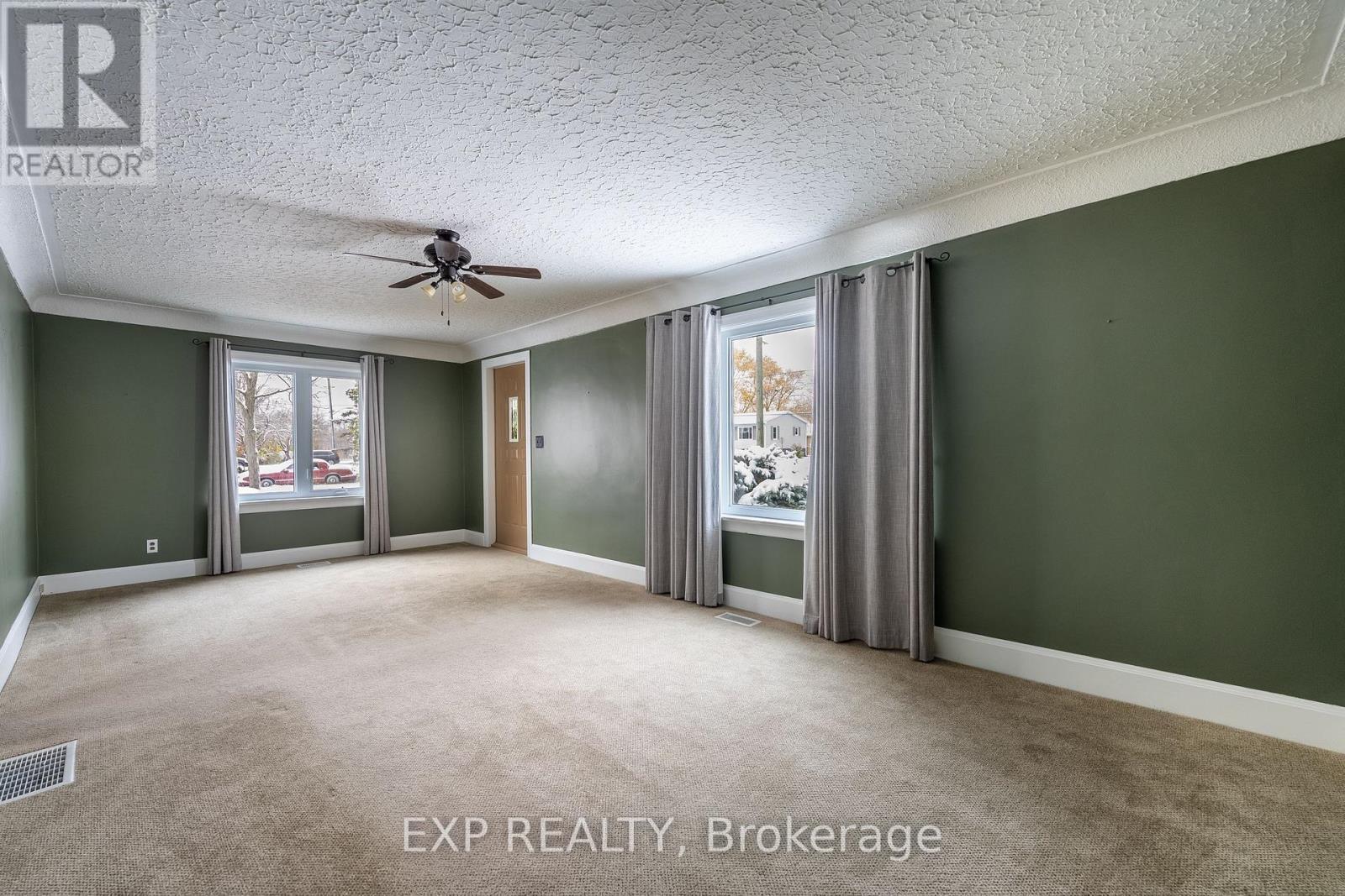 742 Broadway Street, Welland (Broadway), ON - Indoor Photo Showing Other Room