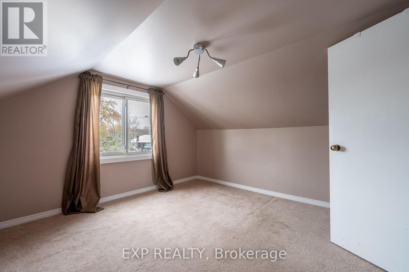 742 Broadway Street, Welland (Broadway), ON - Indoor Photo Showing Other Room