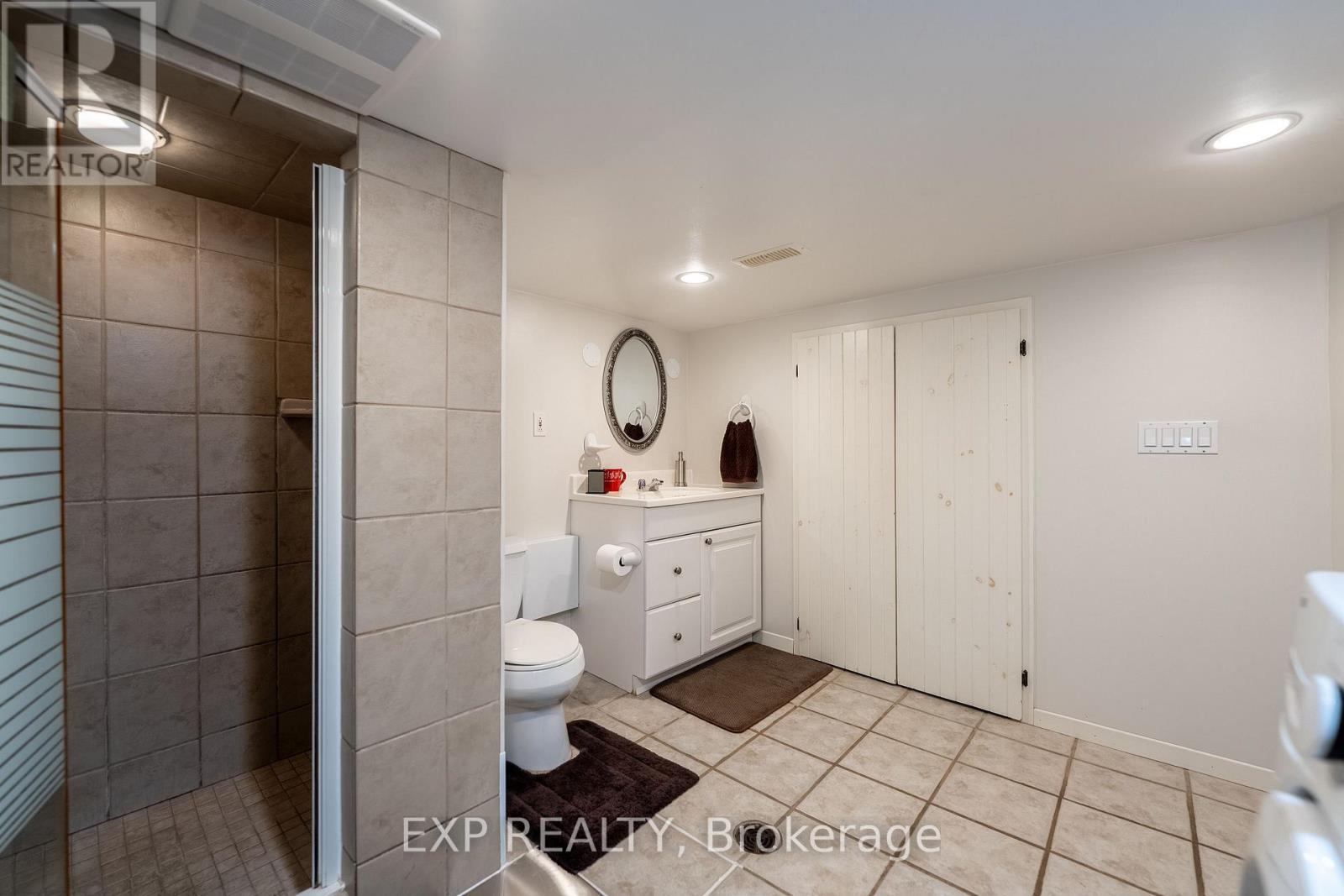 742 Broadway Street, Welland (Broadway), ON - Indoor Photo Showing Bathroom