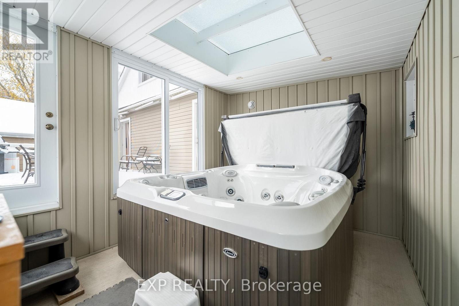 742 Broadway Street, Welland (Broadway), ON - Indoor