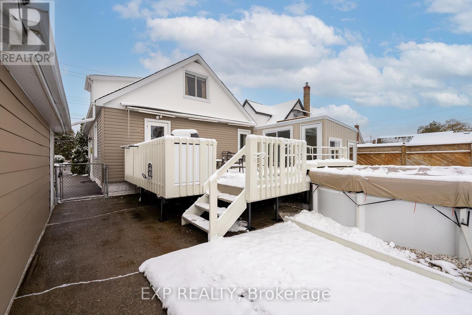 742 Broadway Street, Welland (Broadway), ON - Outdoor With Exterior