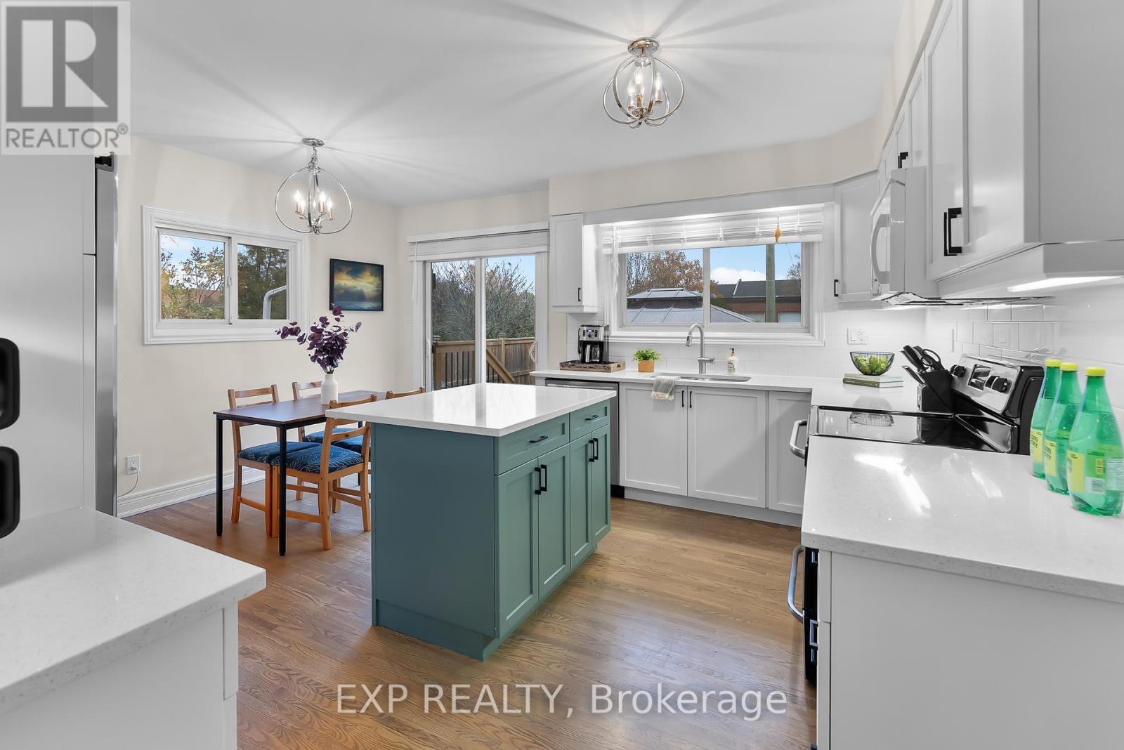 7 Harcove Street, St. Catharines (Vine/Linwell), ON - Indoor Photo Showing Kitchen