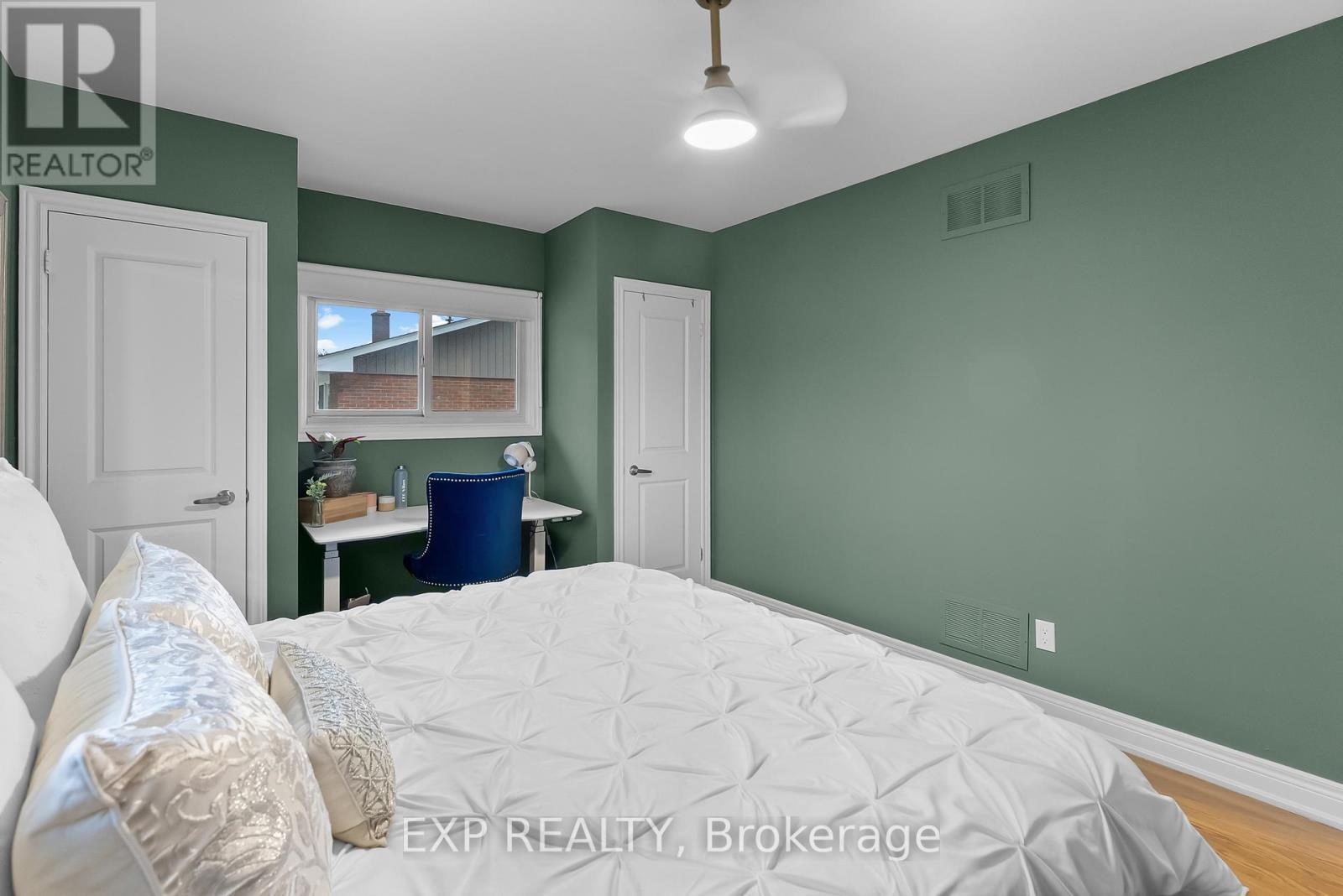7 Harcove Street, St. Catharines (Vine/Linwell), ON - Indoor Photo Showing Bedroom