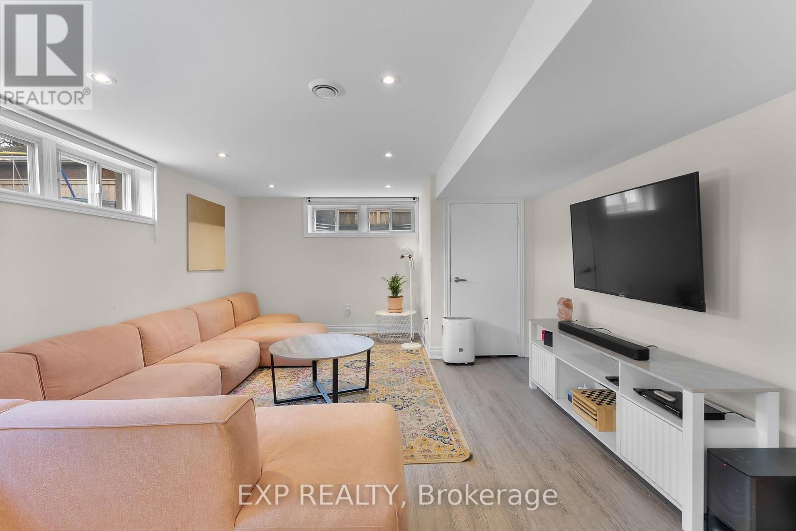 7 Harcove Street, St. Catharines (Vine/Linwell), ON - Indoor Photo Showing Living Room
