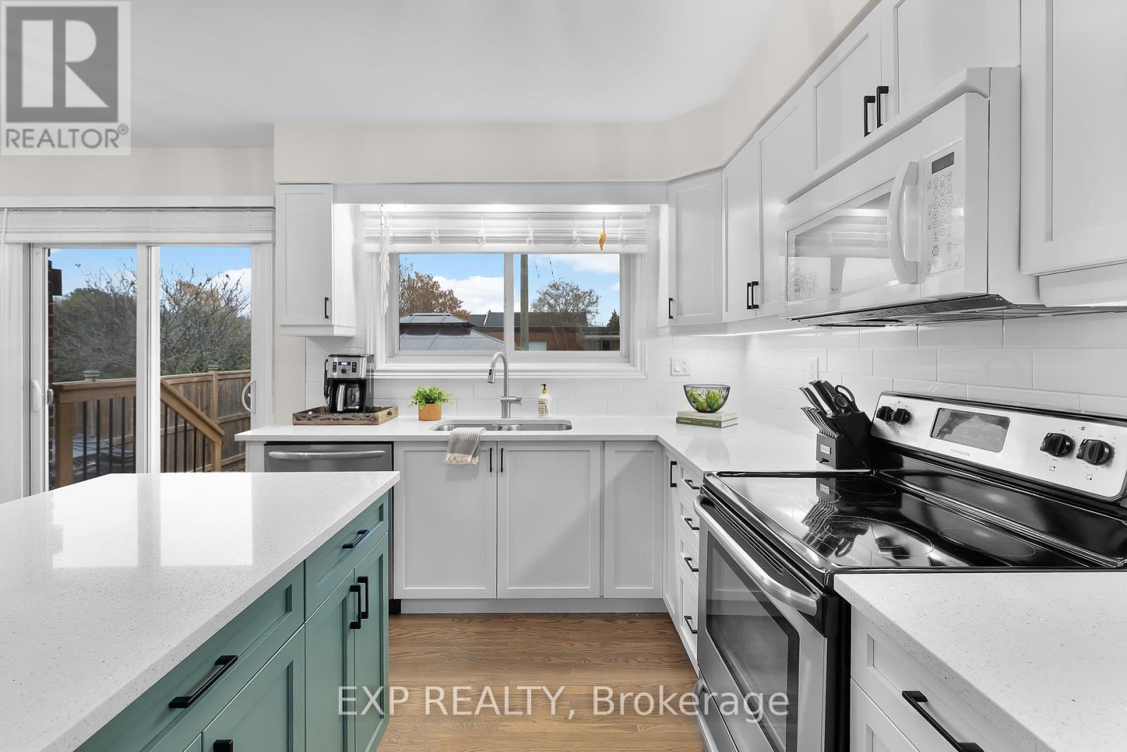 7 Harcove Street, St. Catharines (Vine/Linwell), ON - Indoor Photo Showing Kitchen