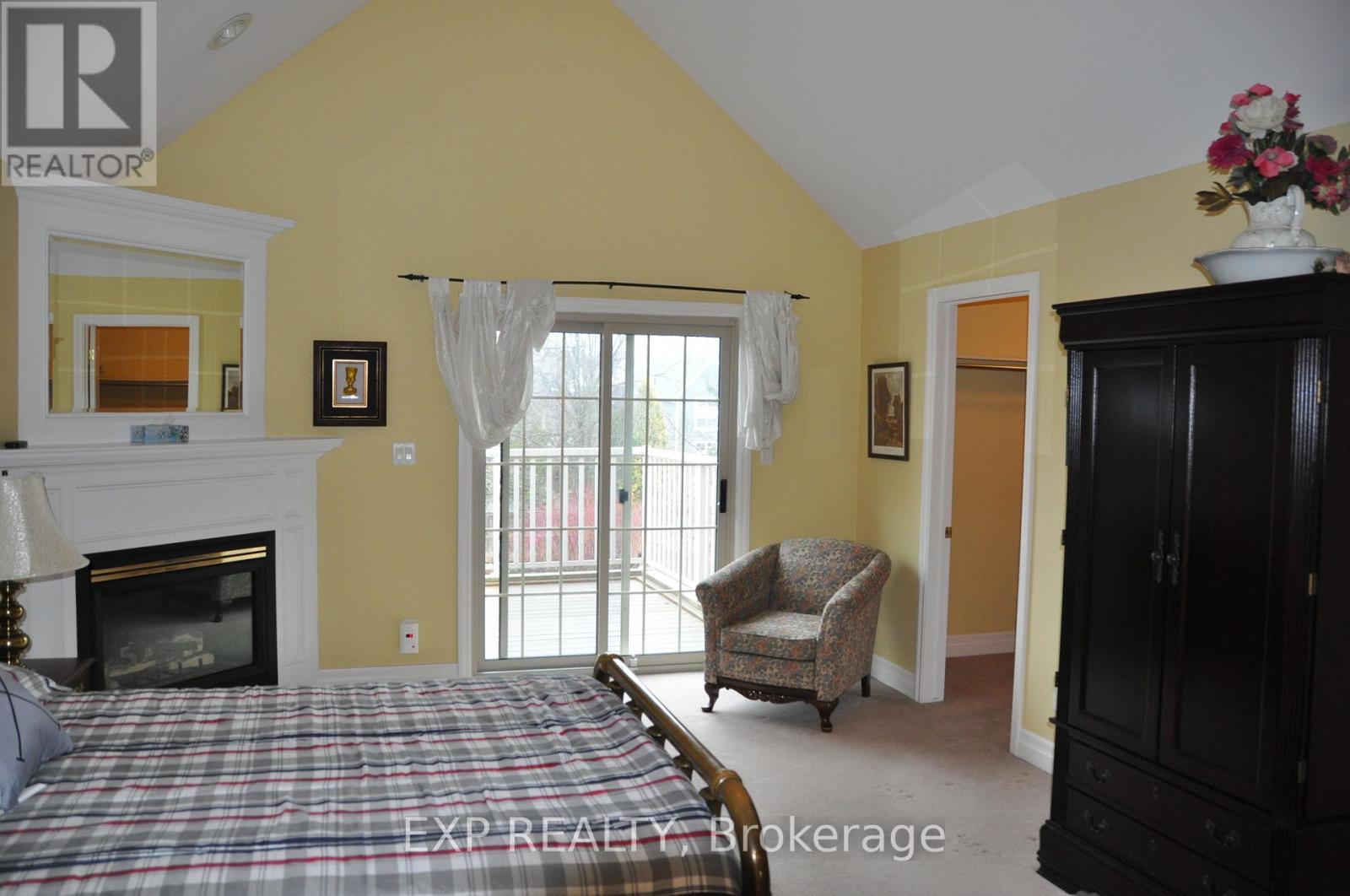 172 Dalhousie Avenue E, St. Catharines (Port Dalhousie), ON - Indoor Photo Showing Other Room With Fireplace