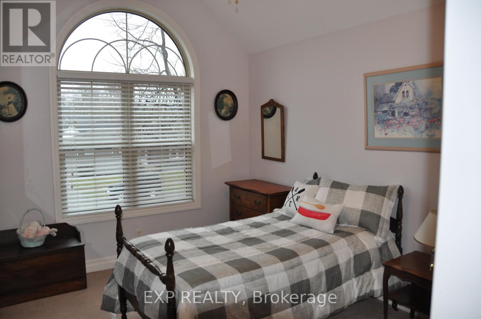172 Dalhousie Avenue E, St. Catharines (Port Dalhousie), ON - Indoor Photo Showing Bedroom