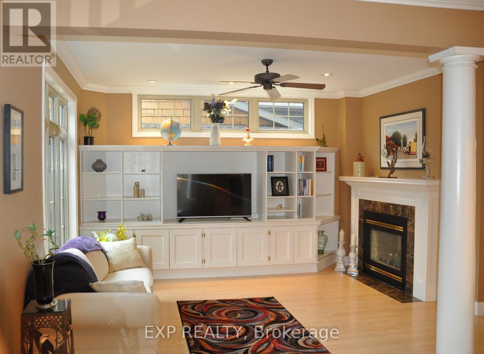 172 Dalhousie Avenue E, St. Catharines (Port Dalhousie), ON - Indoor Photo Showing Living Room With Fireplace