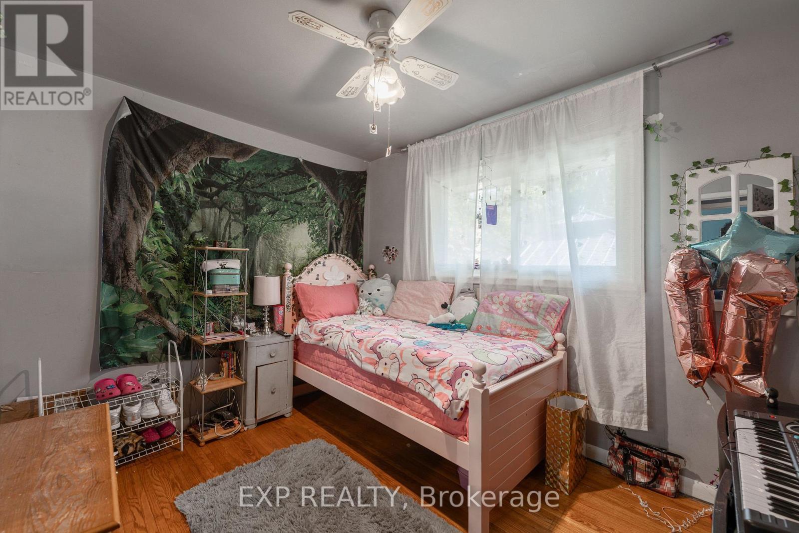 2896 Portage Road, Niagara Falls (Church'S Lane), ON - Indoor Photo Showing Bedroom